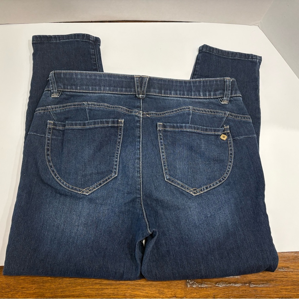 Democracy “Ab”solution stretch capris size 10P, 25” inseam, worn twice - Picture 4 of 5